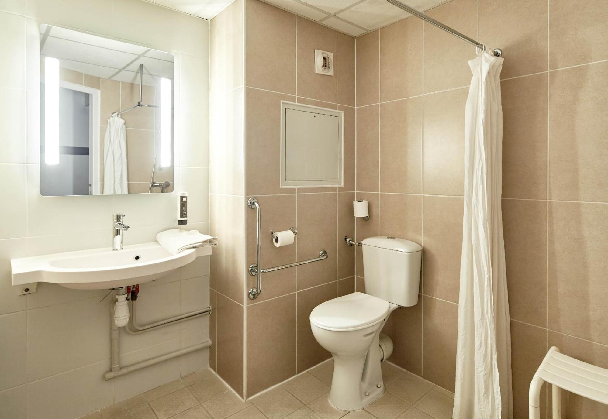Hotel Evry-lisses 2*
